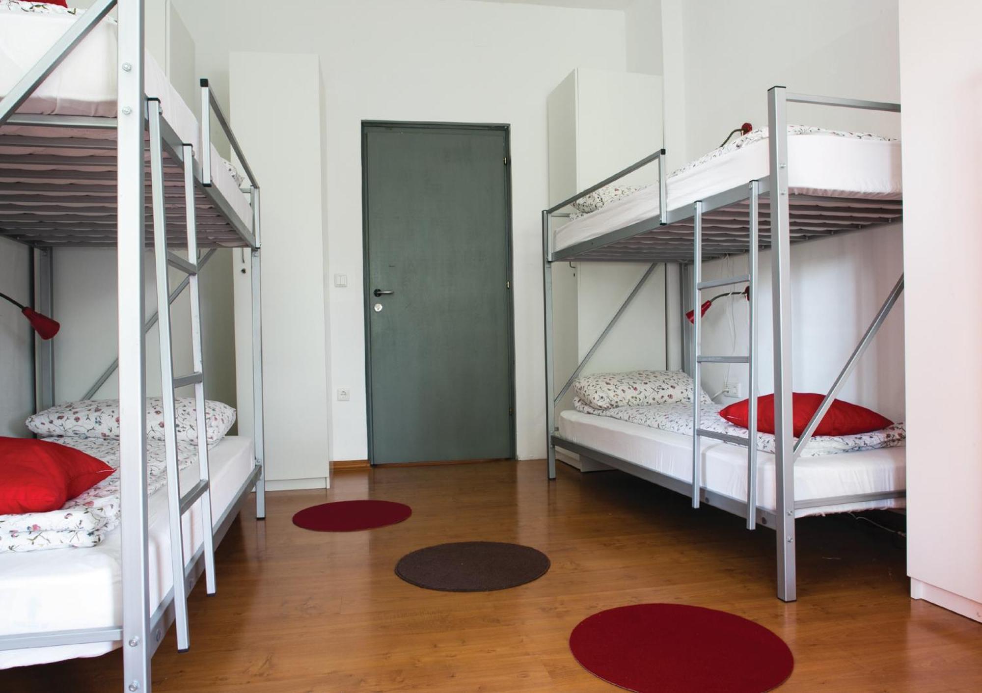 Cukrarna Guest Accommodation كراني المظهر الخارجي الصورة